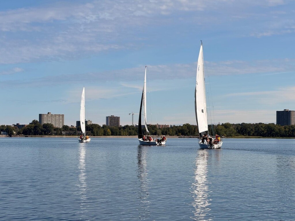 J80s en route in light wind with beavers