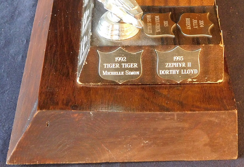 louise_mckinnon_memorial_trophy4.jpg